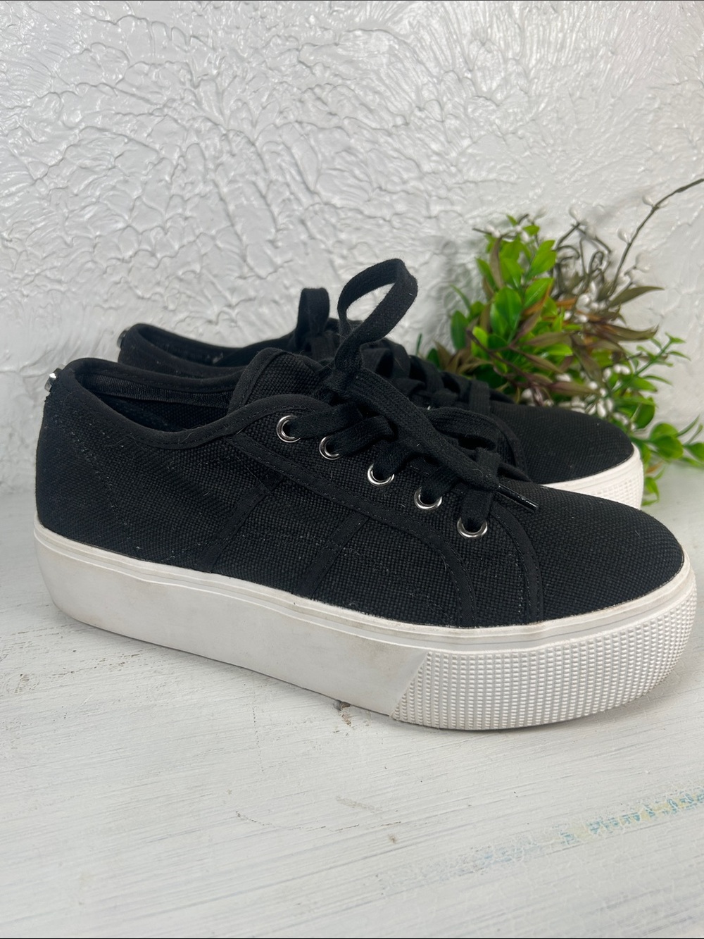 Steve Madden Platform Black Canvas Lace-Up Sneakers Size 7.5 - Picture 2 of 15